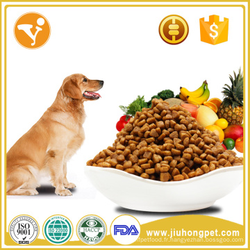 Sauté d&#39;aliments secs à base de nourriture pour chiens